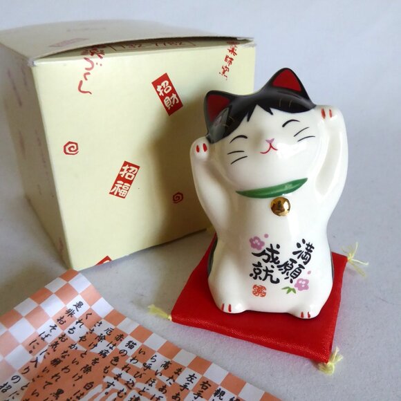 VINTAGE NEW JAPANESE JAPAN 3.25” MANEKI NEKO PORCELAIN FIGURINE - Picture 1 of 12